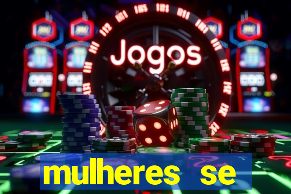 mulheres se exibindo ao vivo