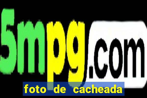 foto de cacheada no espelho